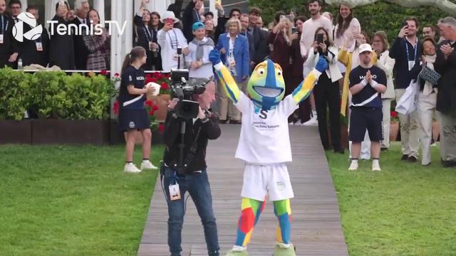 Cumpriu-se a tradição e Ruud foi ao banho em Barcelona