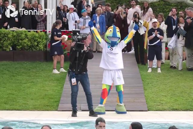 Cumpriu-se a tradição e Ruud foi ao banho em Barcelona