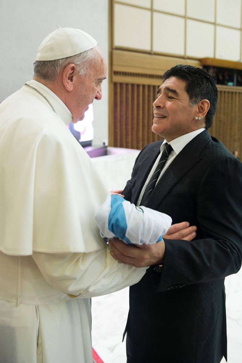 Papa Francisco com Diego Armando Maradona (foto: IMAGO)