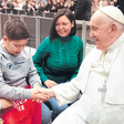 «Ah, os meus argentinos»: o dia em que o Papa recebeu camisola do Benfica