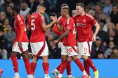 Jogadores do Nottingham Forest, de NES, a celebrarem o 2-0 no marcador