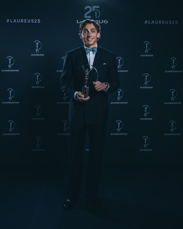 Mondo Duplantis venceu o prémio Atleta do ano Laureus