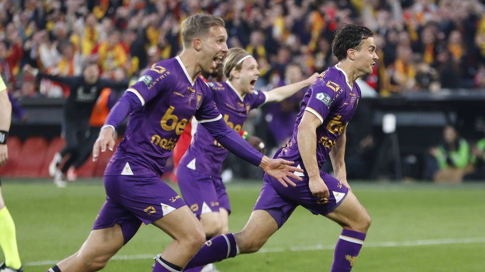 Jogadores do G.A. Eagles a festejarem o golo em cima do apito final