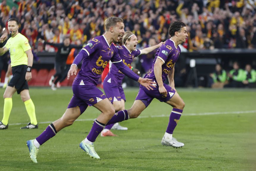 Jogadores do G.A. Eagles a festejarem o golo em cima do apito final