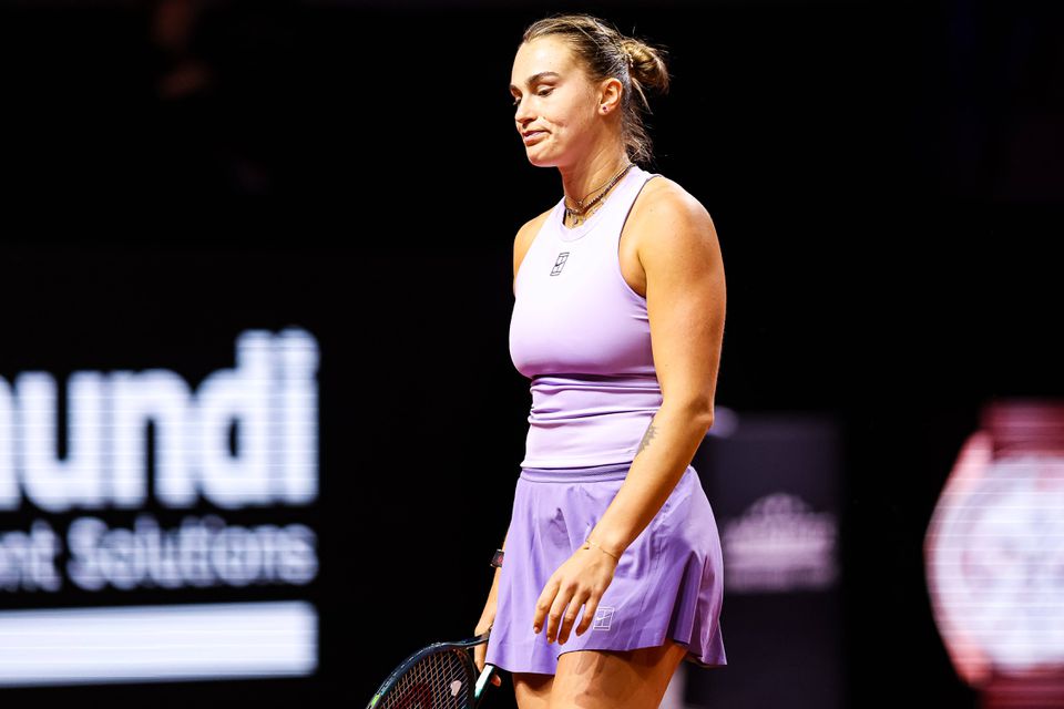 Aryna Sabalenka surpreendida em Estugarda