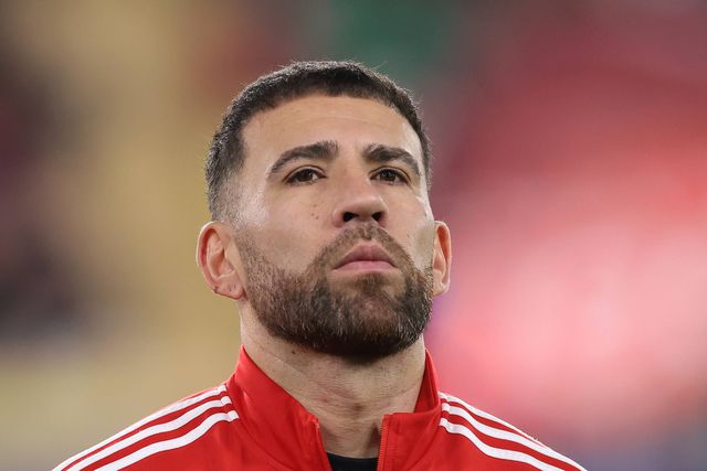 «Seria uma decisão equilibrada renovar com Otamendi»