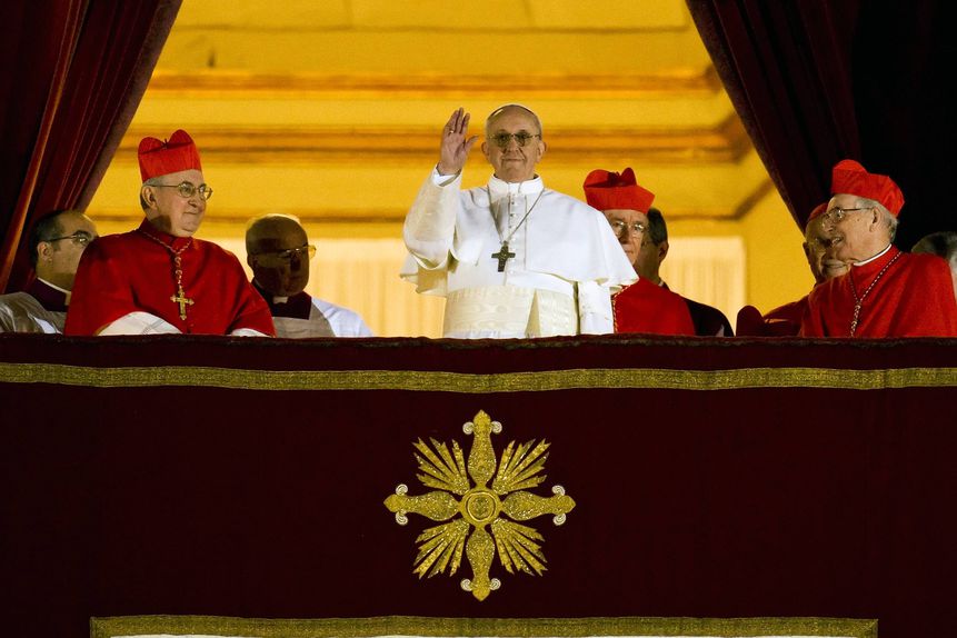 13 de março 2013: cardeal Jorge Bergoglio revelado ao mundo como Papa Francisco