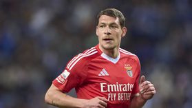 Mercado: Benfica avalia contratação de Belotti