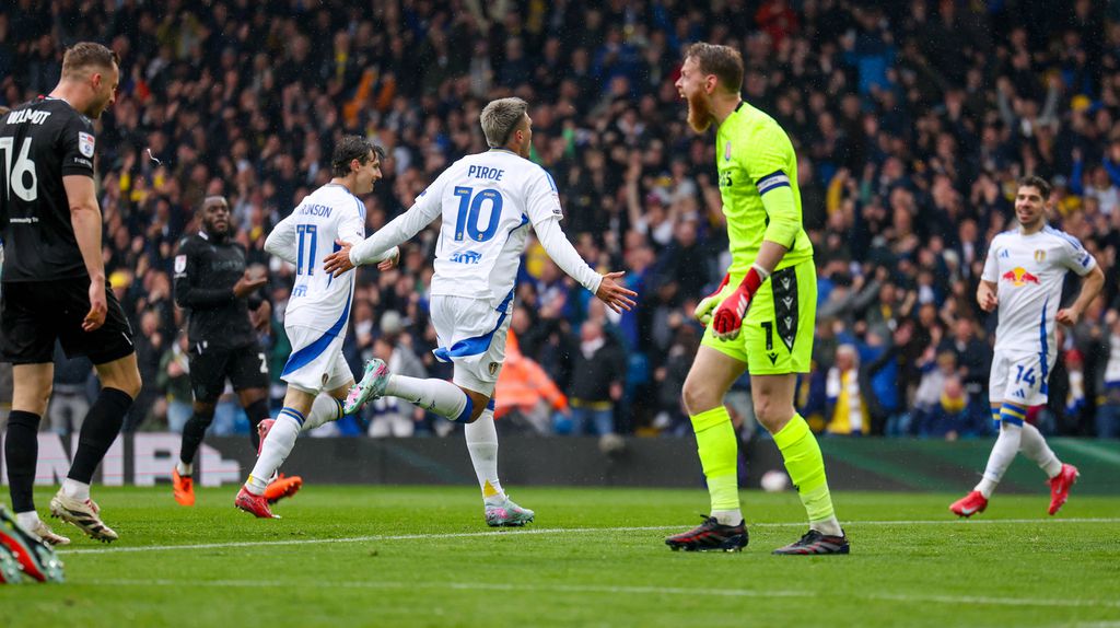 Piroe marcou quatro golos na primeira parte do Leeds United-Stoke City