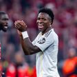 Vinícius Júnior reclama de uma decisão arbitral no duelo com o Bayern (IMAGO)