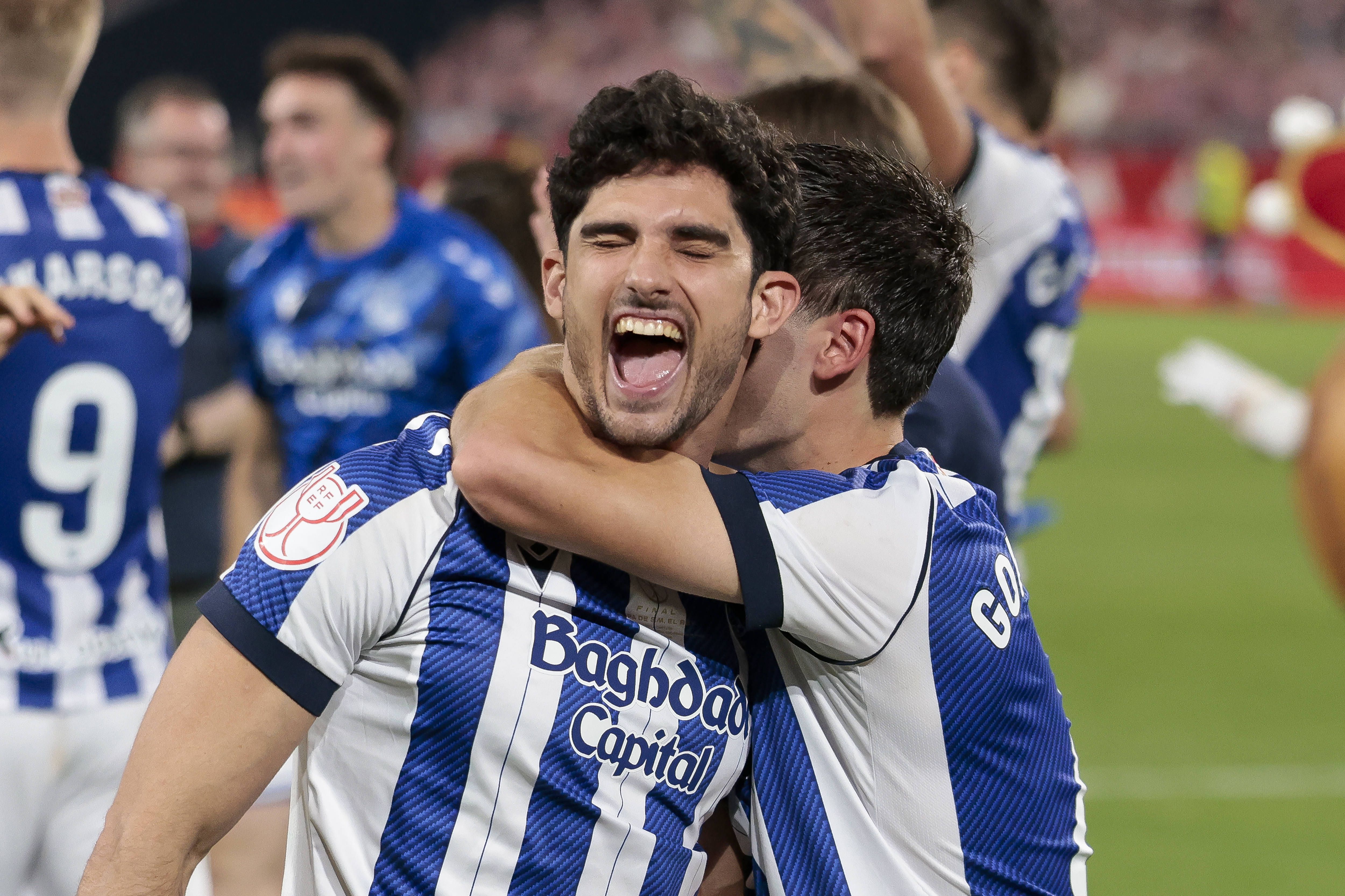 Gonçalo Guedes a celebrar a sua segunda Taça do Rei, a primeira com a Real Sociedad