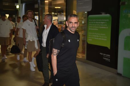 O treinador do Sporting, Rui Borges, no Aeroporto Humberto Delgado em Lisboa na partida para o Porto - Foto: MIGUEL NUNES