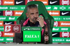 «Se for pelos cenários... por isso é que o treinador chupa o gelado»