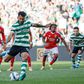 Jogadores do Benfica correram prontamente para uma boa possível segunda bola - Foto: IMAGO