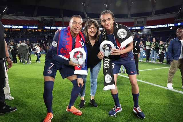 Mãe dos irmãos Mbappé confirma que Ethan também sai do PSG