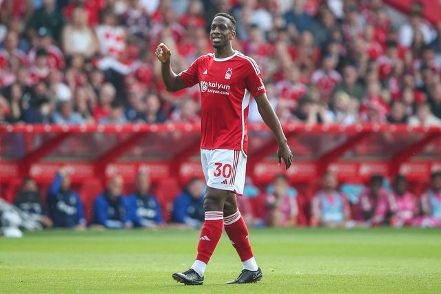 Oficial: Ex-SC Braga e FC Porto renova com o Nottingham Forest