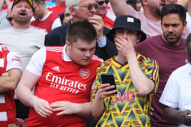 O outro lado: reveladas imagens do ensaio do Arsenal... campeão