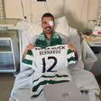Bernardo Topa no Hospital após a operação ao olho