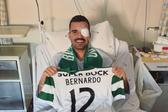 Bernardo Topa no Hospital após a operação ao olho