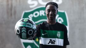 Jovem de 14 anos do Sporting assina contrato de formação