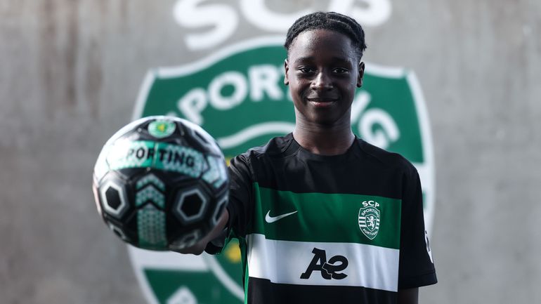 Jovem de 14 anos do Sporting assina contrato de formação