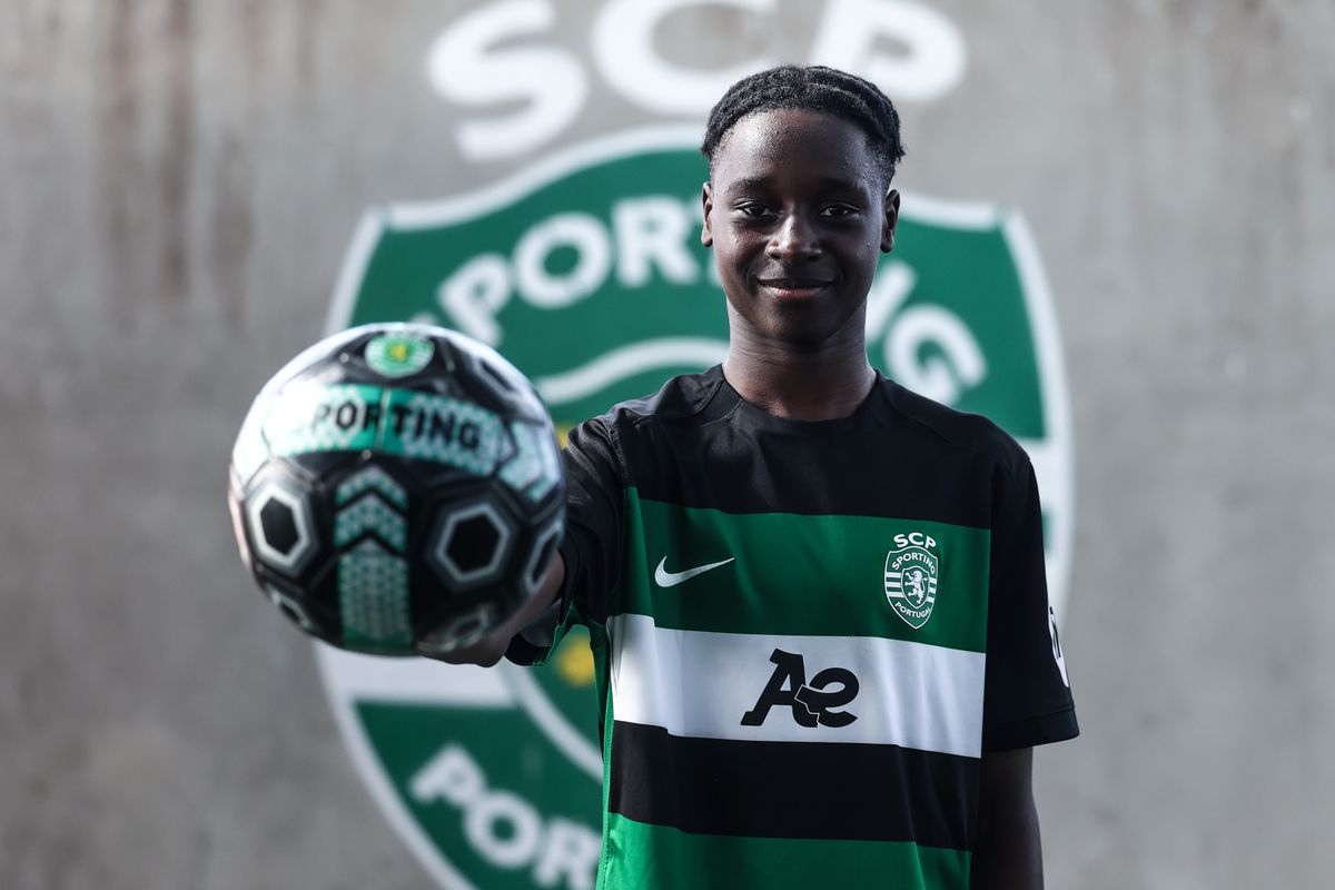 Jovem de 14 anos do Sporting assina contrato de formação