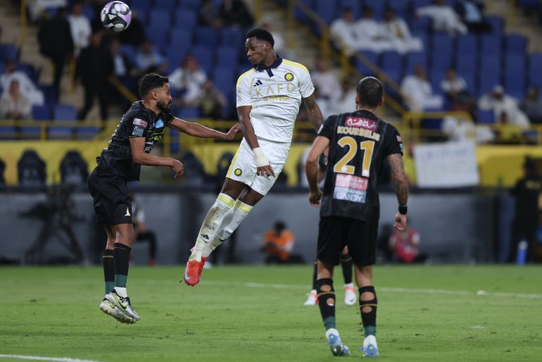 Ronaldo falha penálti e marca outro na vitória do Al Nassr