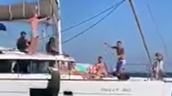 Jogadores do Sporting preparam final da Taça num barco (vídeo)