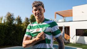 «Durmo muitas vezes com a camisola do Sporting vestida», conta Maxi Araújo