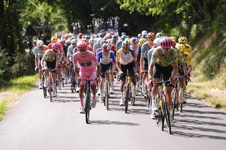 Giro: Afonso Eulálio reforça vantagem sobre Vingegaard em dia em cheio para a Bahrain
