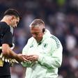 Emi Martínez assistido antes da final da Liga Europa
