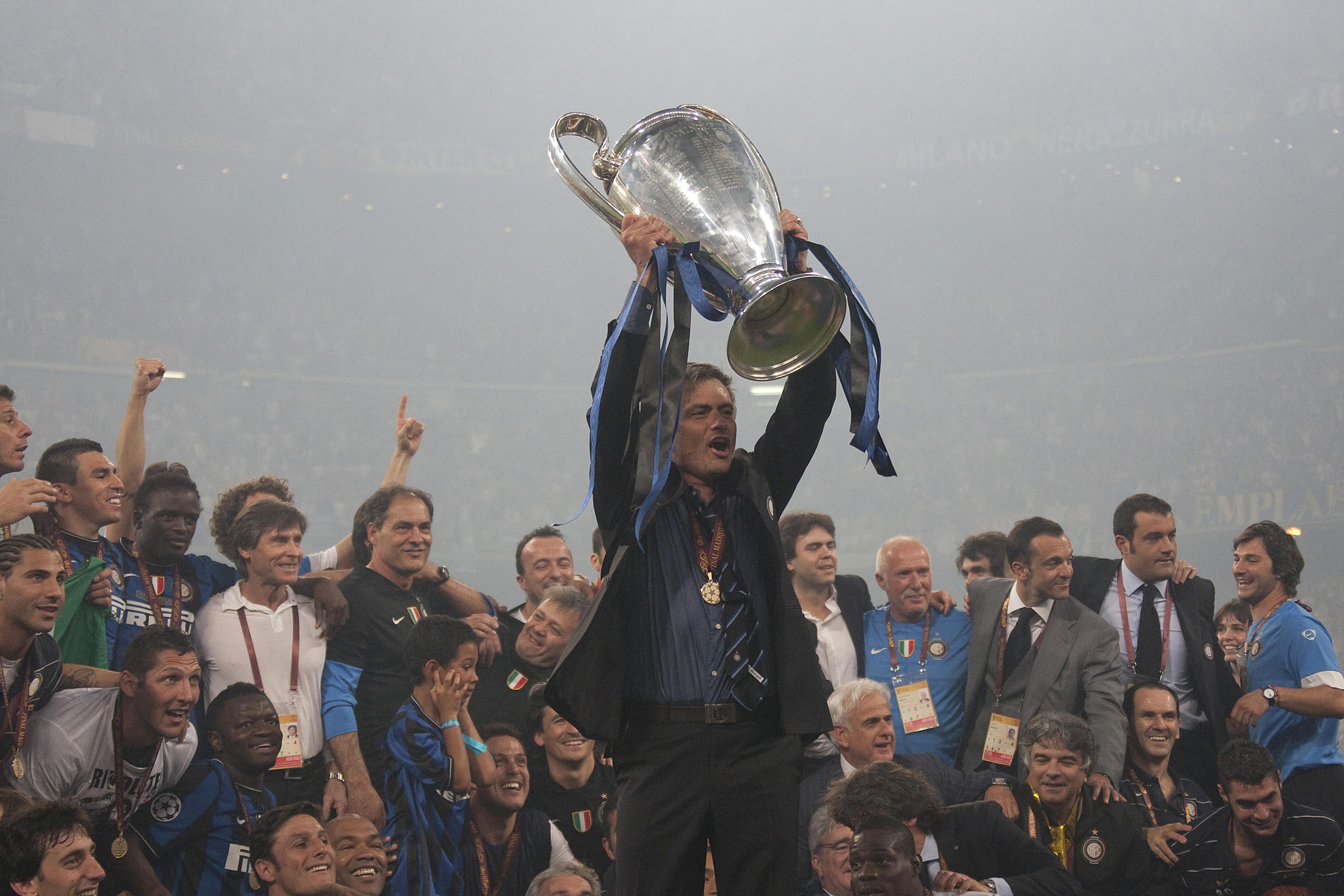 José Mourinho: 2 Taça UEFA/Europa League (FC Porto, 2002/03, e Manchester United, 2016/17), 2 UEFA Champions League (FC Porto, 2003/04, e Inter, 2009/10) e 1 UEFA Conference League (Roma, 2021/22). Único treinador a vencer os três troféus da UEFA atuais
