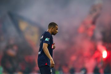 Mbappé reclama ao PSG pagamento de 100 milhões de euros