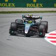 Lewis Hamilton lidera segundos treinos livres em Barcelona