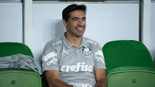 «Temos tempo para treinar e viver»: Abel fala no bom momento do Palmeiras