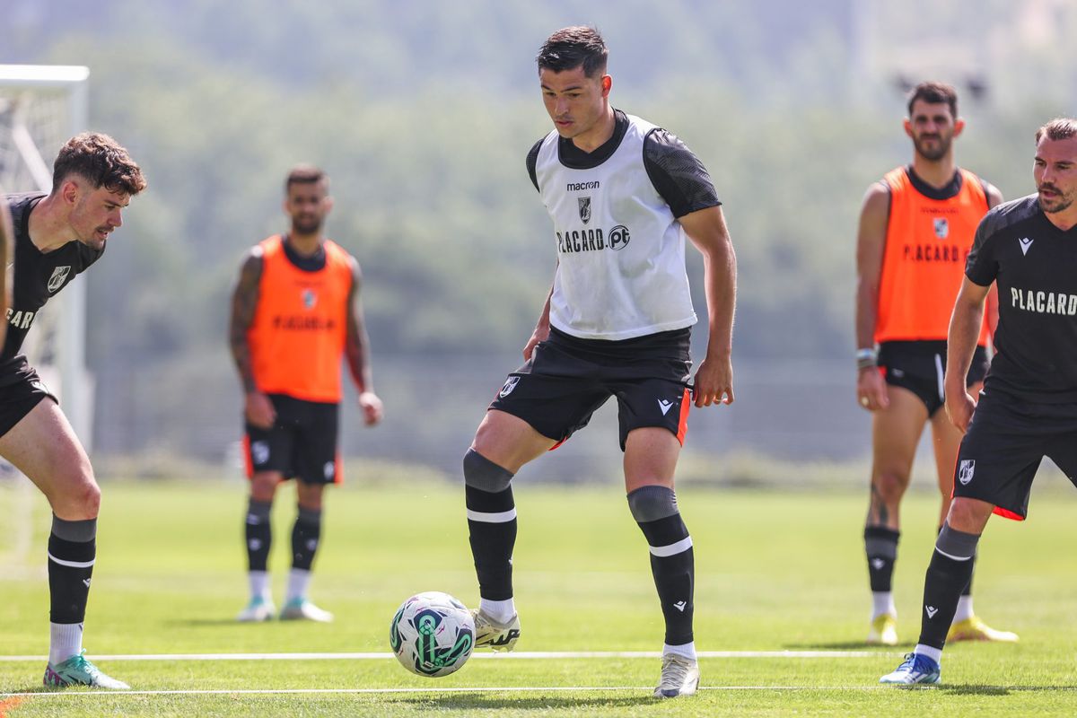 Mercado: Nacional tenta resgatar Jesús Ramírez ao V. Guimarães