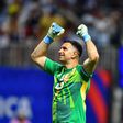 Bola de Ouro 2025: Dibu Martínez aponta ao 'tri' de melhor guarda-redes