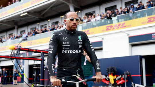 Mercedes contacta polícia após boatos de sabotagem a Hamilton