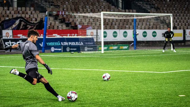 Bem-vindo ao mundo dos guarda-redes: a entrevista a Roberto Rivelino na íntegra