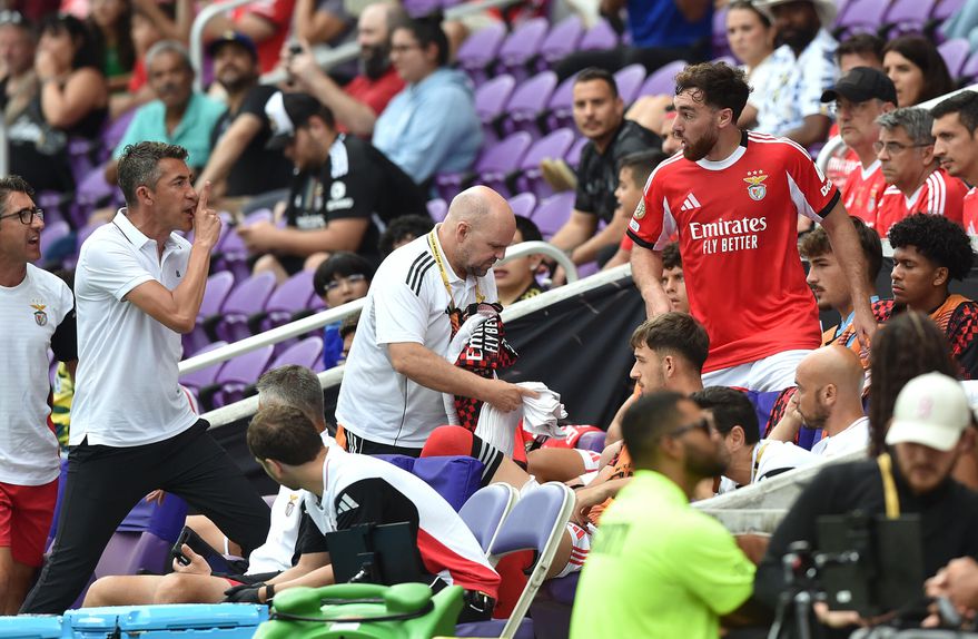 Bruno Lage e Kokçu discutem