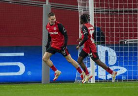 Bayer vendeu dois ao Liverpool e recomenda: «Que continuem a rir juntos» 