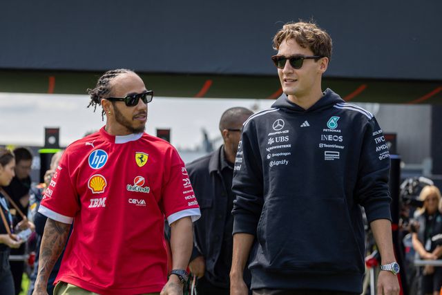 Russell e as dificuldades de Hamilton na Ferrari: «Pressão em demasia»