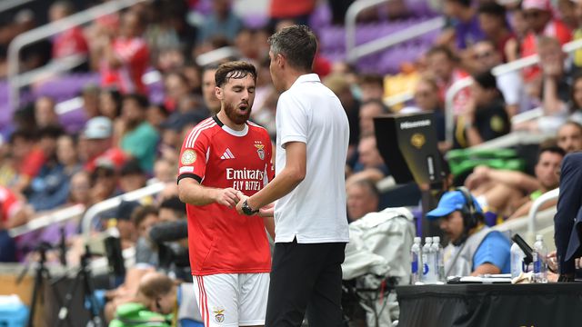 Discussão entre Kokçu e Lage