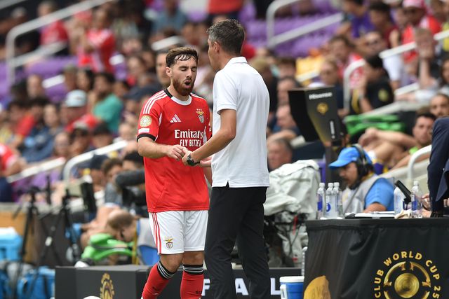 Discussão entre Kokçu e Lage