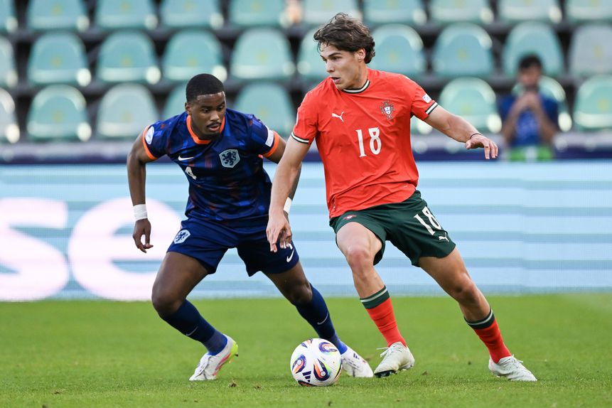 Médio ofensivo nacional foi dos poucos que conseguiu criar desequilíbrios na muralha defensiva neerlandesa