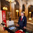 Toni recebe medalha de mérito, no Salão Nobre da autarquia de Lisboa Foto: SL Benfica