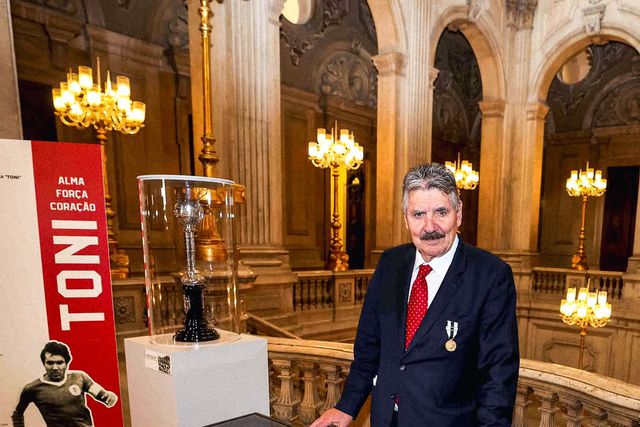 Toni recebe medalha de mérito, no Salão Nobre da autarquia de Lisboa Foto: SL Benfica