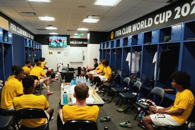 Incrível: os suplentes do Dortmund viram a 1.ª parte… no balneário