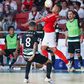 Jacaré, do Benfica, tenta dominar a bola perante a pressão de Wesley, do Sporting, no Jogo 2 da final do Campeonato de Futsal. O Jogo 3 é este domingo, dia 22 de junho, em casa dos leões