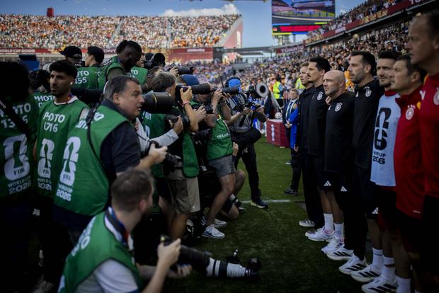 Nagelsmann e o 'muro' de repórteres fotográficos à sua frente